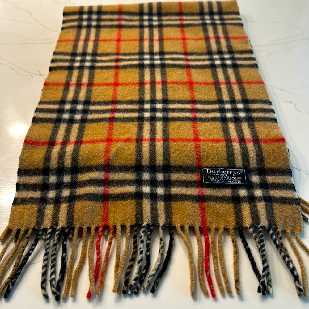 1357 Burberry vintage scarf